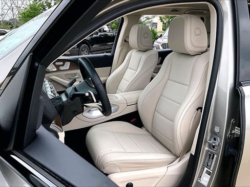 Used 2023 Mercedes-Benz GLS 450 4MATIC image 8