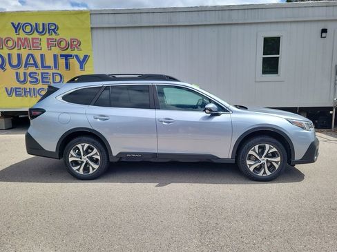 Used 2022 Subaru Outback Limited image 3