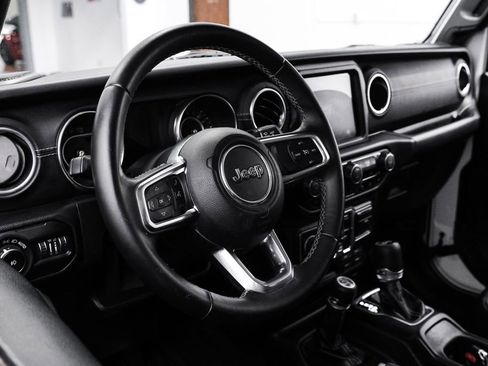 Used 2018 Jeep Wrangler Unlimited Sahara AWD/4WD image 17