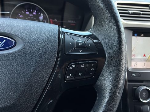 Used 2018 Ford Explorer XLT w/ Equipment Group 202A FWD image 28