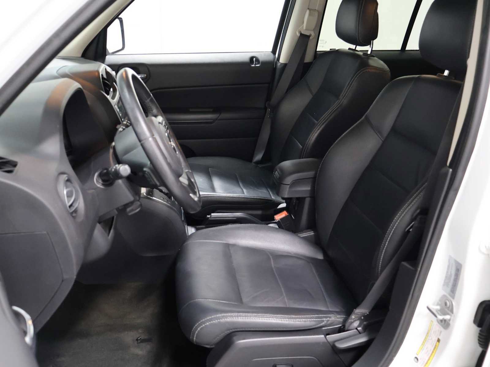 Used 2017 Jeep Patriot High Altitude AWD/4WD image 5