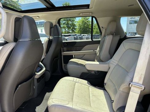 Used 2022 Lincoln Navigator Reserve AWD/4WD image 10