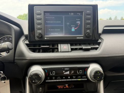 Used 2020 Toyota RAV4 LE w/ All Weather Liner Package AWD/4WD image 17