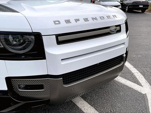 Used 2025 Land Rover Defender 110 X-Dynamic SE image 28