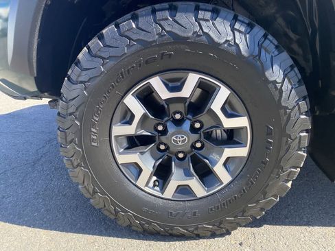 Certified 2021 Toyota Tacoma TRD Off-Road w/ TRD Premium Off Road Package AWD/4WD image 10