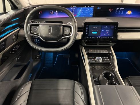 Certified 2025 Lincoln Nautilus Reserve image 8