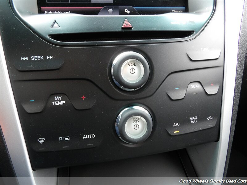 Used 2015 Ford Explorer XLT w/ Equipment Group 202B FWD image 18