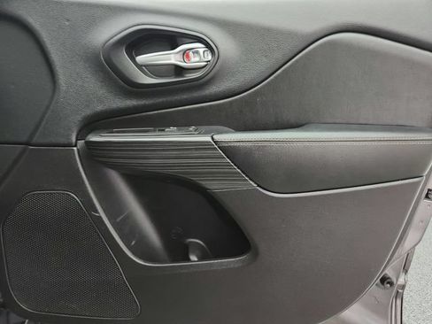 Used 2016 Jeep Cherokee Limited AWD/4WD image 30