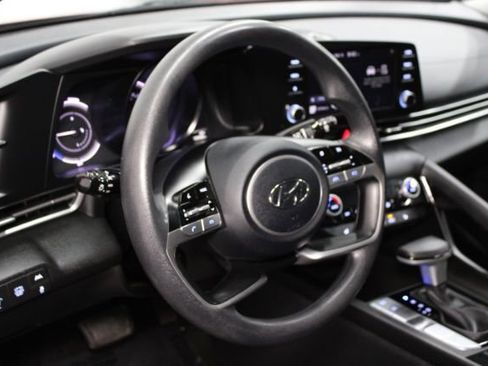 Used 2023 Hyundai Elantra Blue image 11