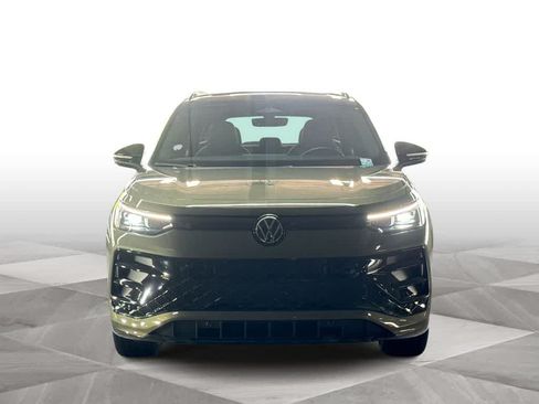 Used 2026 Volkswagen Tiguan SE R-Line AWD/4WD image 3