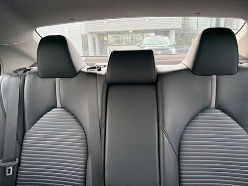 Used 2023 Toyota Camry SE image 11
