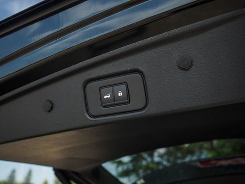 New 2025 Nissan Pathfinder SL w/ SL Premium Package image 9