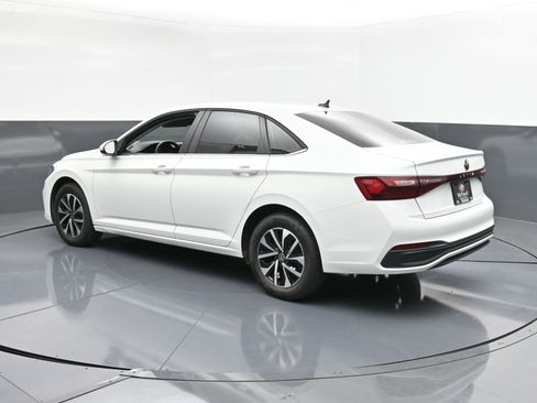 Used 2025 Volkswagen Jetta S image 9