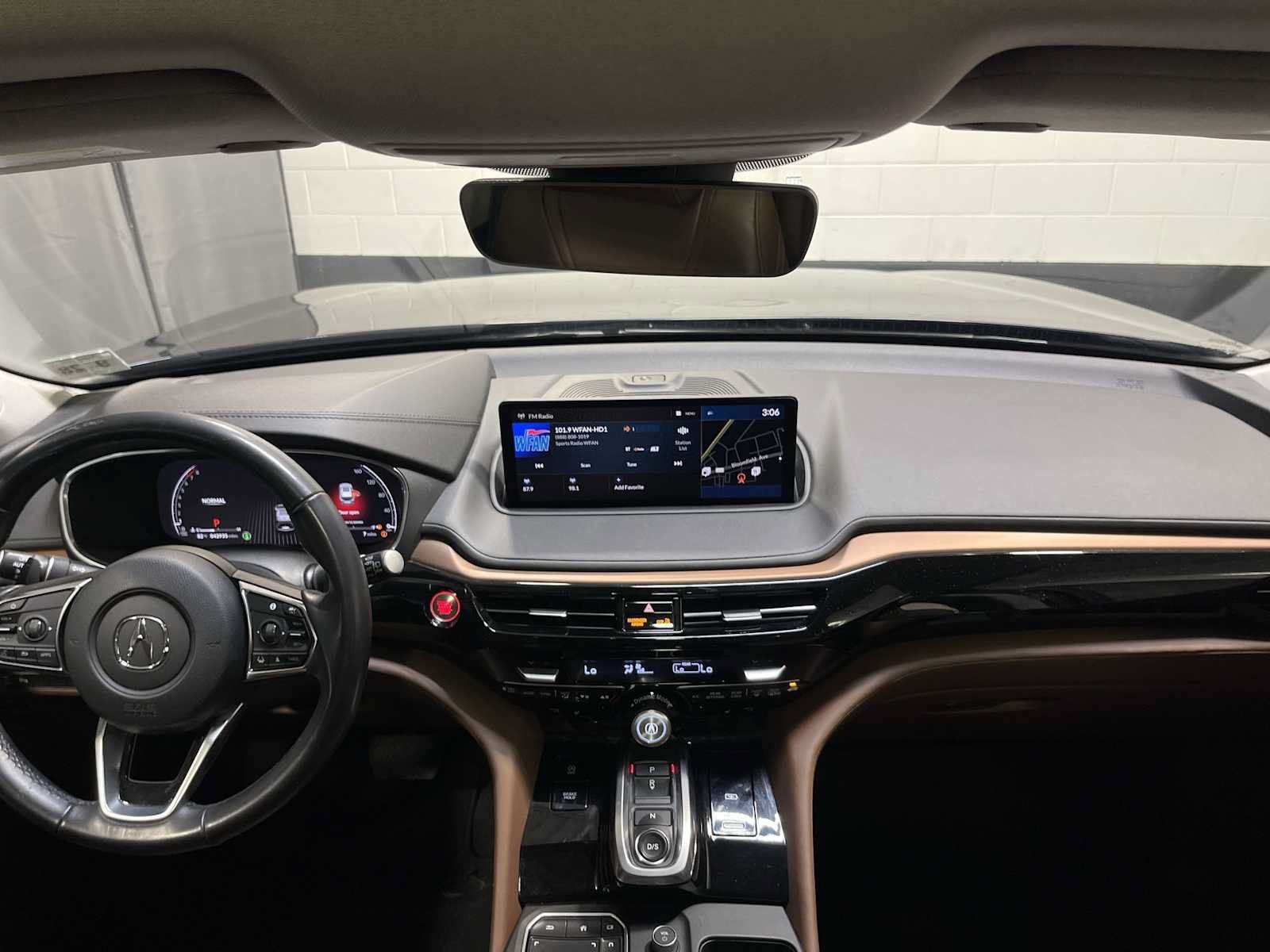 Used 2024 Acura MDX w/ Technology Package AWD/4WD image 10