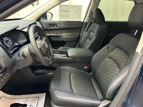 New 2026 Nissan Pathfinder SV image 4