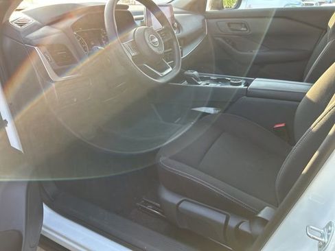 Used 2024 Nissan Rogue S AWD/4WD image 6