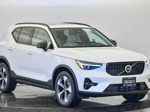 Certified 2026 Volvo XC40 B5 Plus w/ Protection Package Premier AWD/4WD image 6