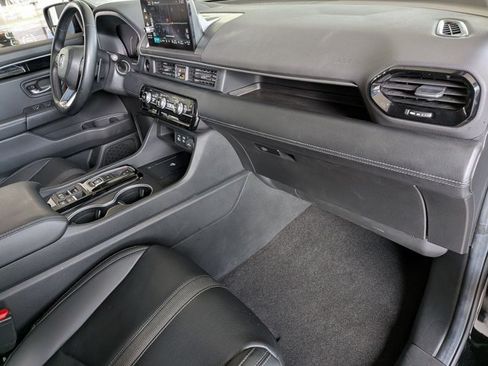 Certified 2024 Honda Pilot Touring image 23