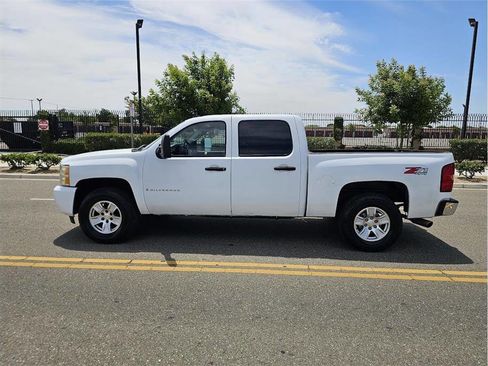 Used 2008 Chevrolet Silverado 1500 LT w/ Suspension Package, Off-Road AWD/4WD image 7