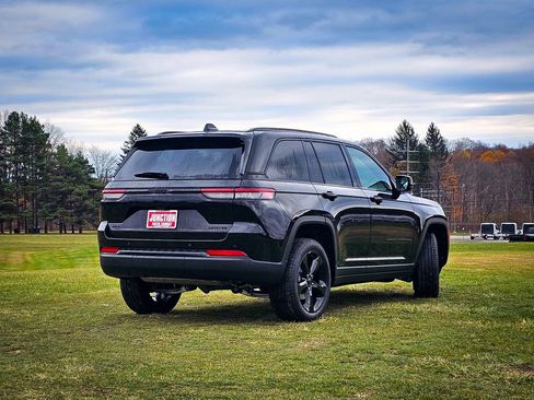 New 2025 Jeep Grand Cherokee Limited image 4