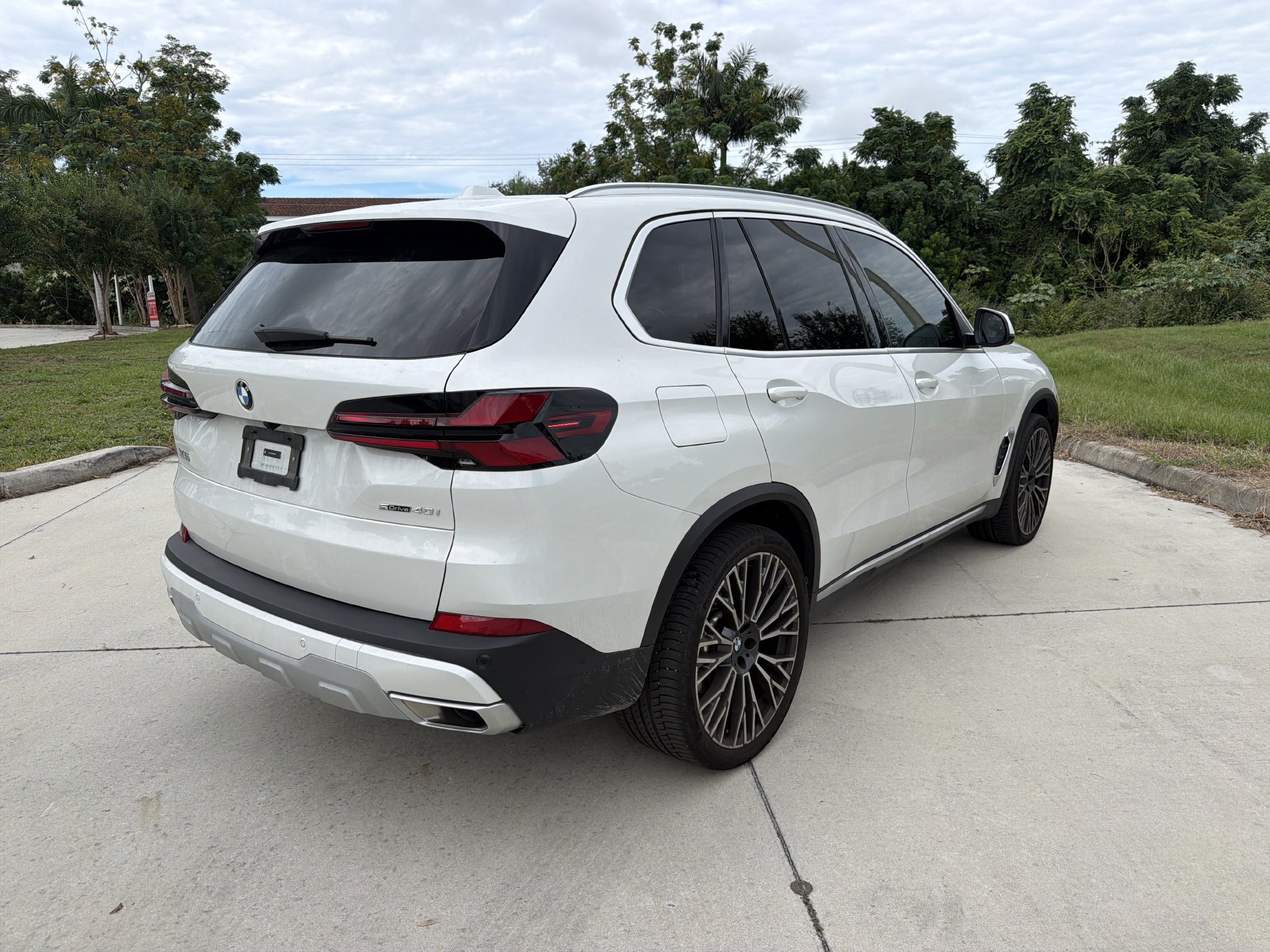 Used 2025 BMW X5 sDrive40i w/ Executive Package RWD image 4