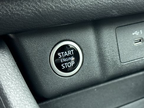 Used 2023 Nissan Rogue S AWD/4WD image 19