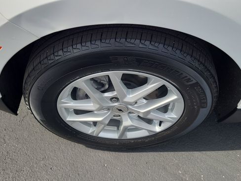 Used 2022 Chevrolet Equinox Premier w/ Redline Edition FWD image 6