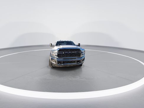 Used 2021 RAM 4500 Tradesman w/ Chrome Appearance Group RWD image 3