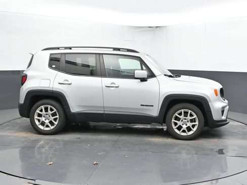 Used 2020 Jeep Renegade Latitude FWD image 4