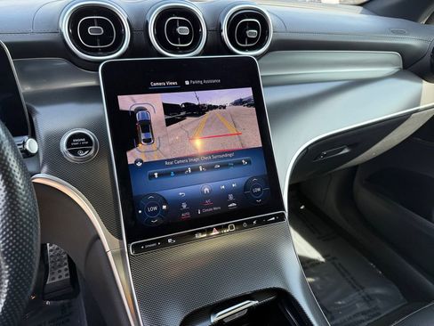 Used 2024 Mercedes-Benz GLC 300 4MATIC image 19