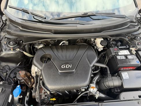 Used 2016 Hyundai Veloster w/ Option Group 03 FWD image 40