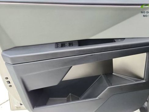 Used 2024 Tesla Cybertruck AWD Crew Cab image 32