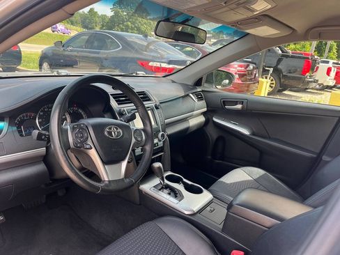 Used 2012 Toyota Camry SE FWD image 12