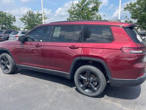 Used 2022 Jeep Grand Cherokee L Limited w/ Black Appearance Package AWD/4WD image 3