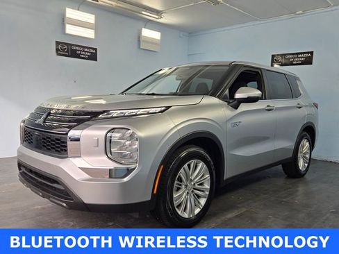 Used 2025 Mitsubishi Outlander ES image 4