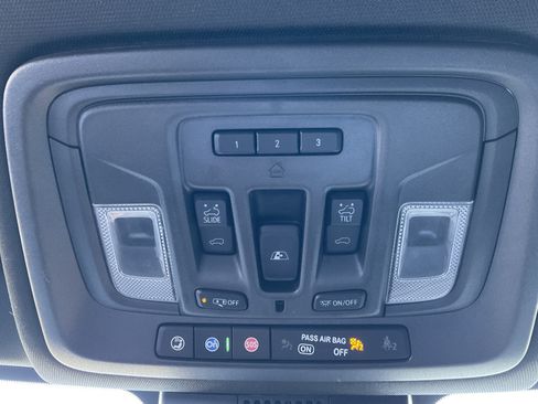 Used 2023 GMC Sierra 1500 AT4 w/ Technology Package AWD/4WD image 33