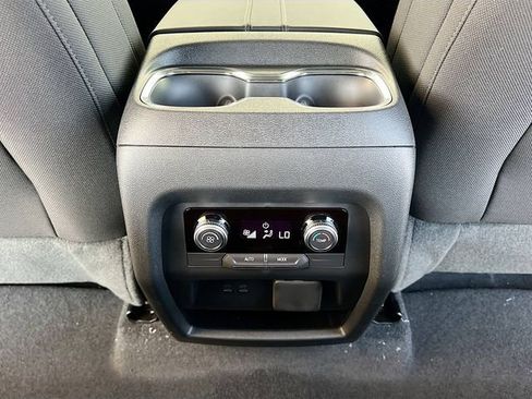 New 2026 GMC Acadia Elevation image 18