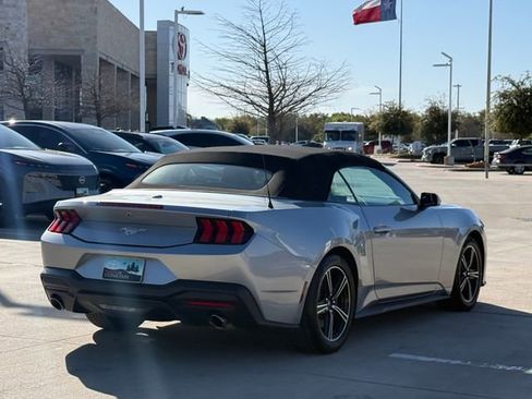 Used 2025 Ford Mustang Convertible RWD image 4