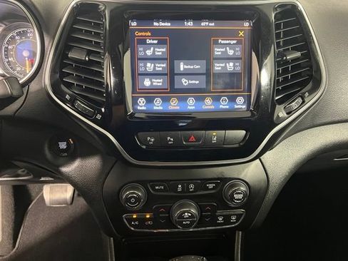 Certified 2019 Jeep Cherokee Limited w/ Luxury Group AWD/4WD image 21