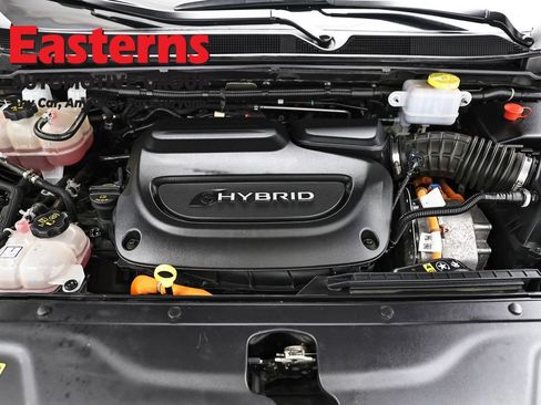 Used 2023 Chrysler Pacifica Limited FWD image 7