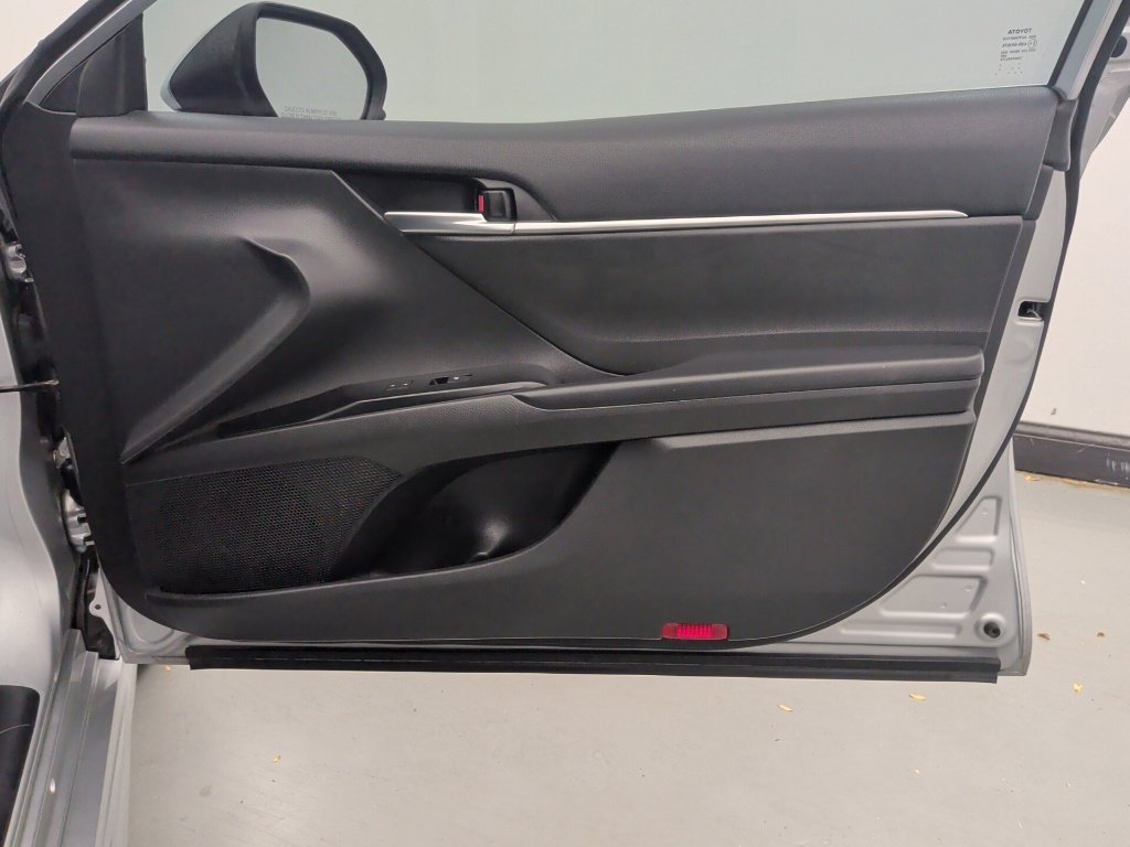Used 2020 Toyota Camry SE FWD image 13
