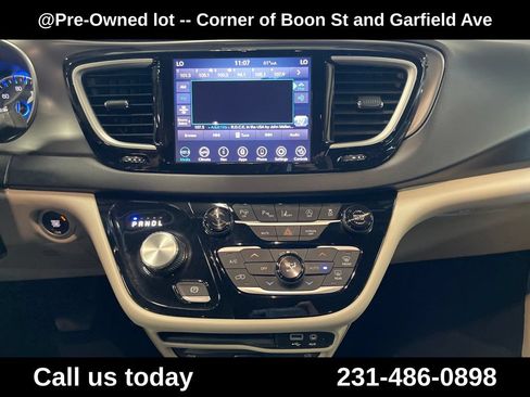 Used 2020 Chrysler Pacifica Touring-L Plus FWD image 19