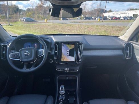 Used 2025 Volvo XC40 B5 Plus w/ Protection Package Premier AWD/4WD image 13