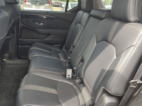 Used 2024 Honda Pilot Touring image 23