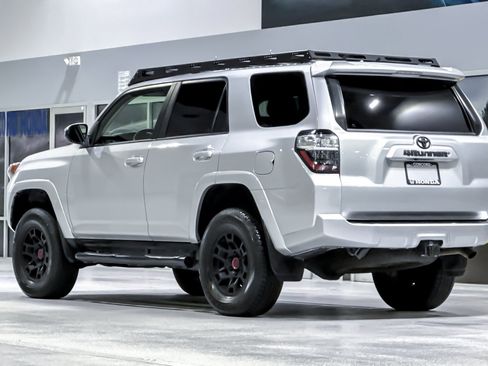 Used 2021 Toyota 4Runner SR5 AWD/4WD image 3