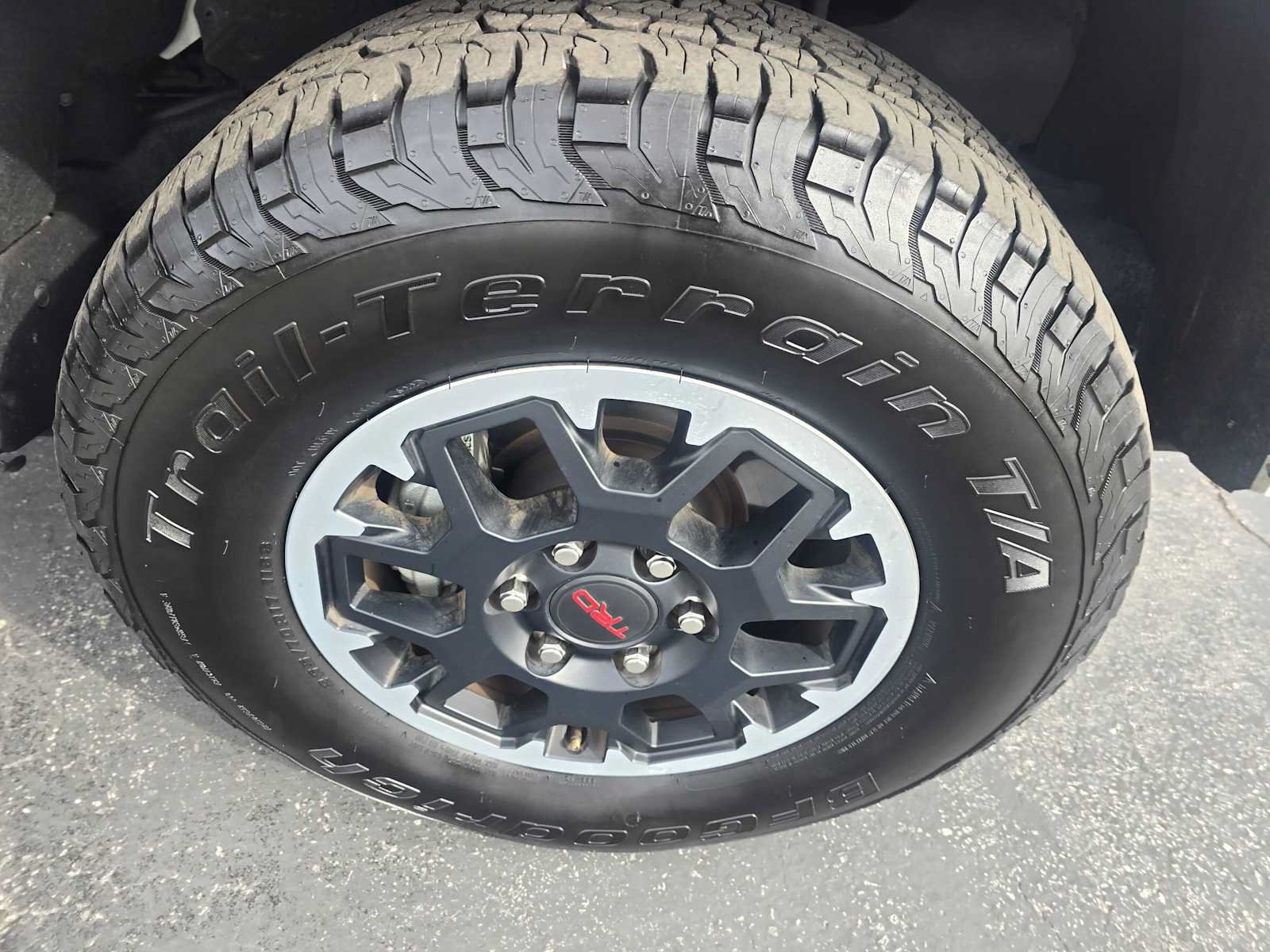 Used 2024 Toyota Tacoma TRD Off-Road w/ TRD Off Road Premium Package AWD/4WD image 9