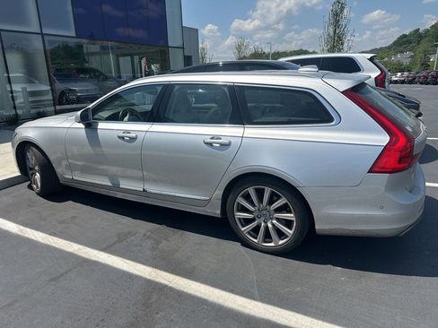 Used 2020 Volvo V90 T5 Inscription FWD image 2