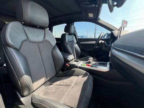 Used 2018 Audi SQ5 Premium Plus w/ Navigation Package image 28