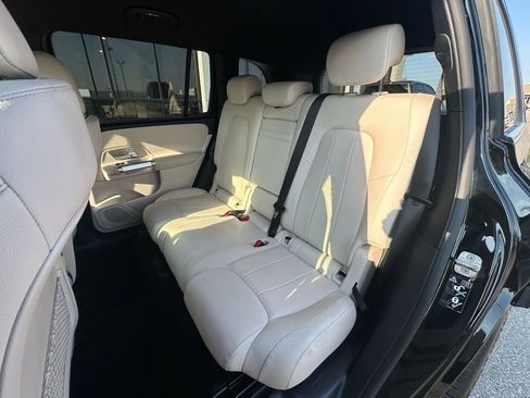 Used 2023 Mercedes-Benz GLB 250 4MATIC w/ Premium Package image 30