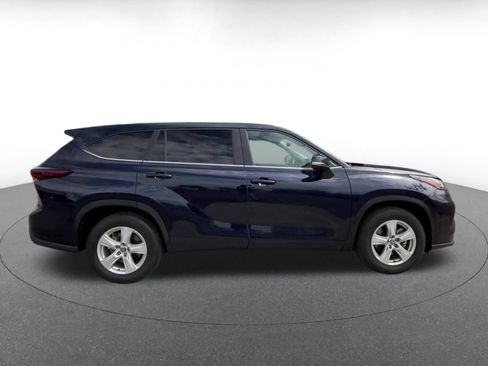 Used 2025 Toyota Highlander LE FWD image 16